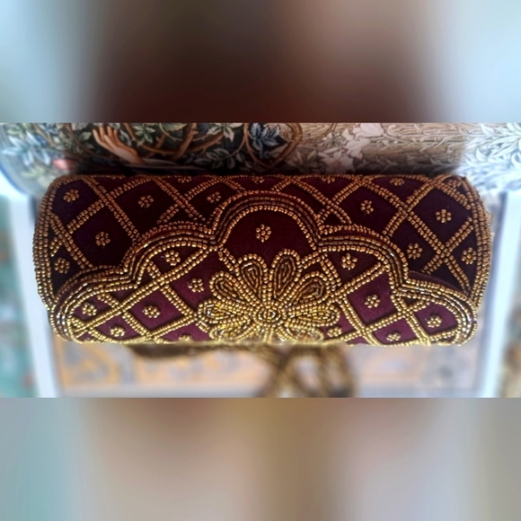 Burdau Tube Velvet And Gold Bead Eveing Purse - Picture 11 of 12